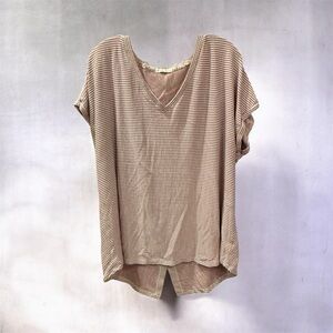 Plus size 1X women’s short sleeve top